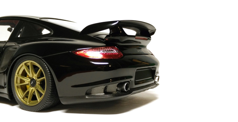 Illustration for article titled Porsche 911 GT2 RS by Minichamps